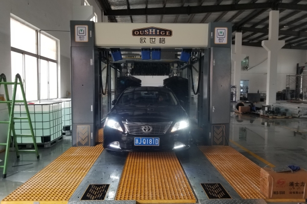 欧Ⅱ—B9型 全自动隧道洗车机(九刷)